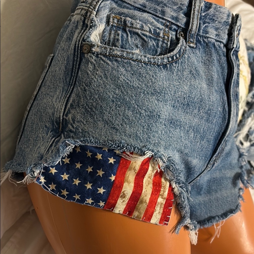 American Eagle USA SEXY Curvy Mom Blue Jean Shorts distressed flag 4